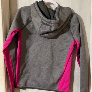 Women’s extra small under Armour hoodie